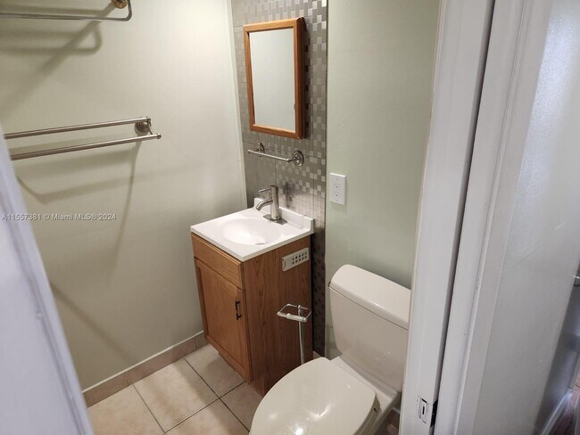 Building Photo - 995 SW 84th Ave