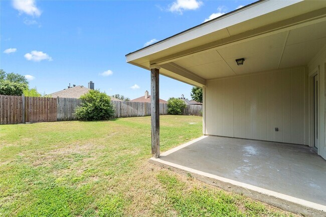 Building Photo - 9825 Tyler Dr