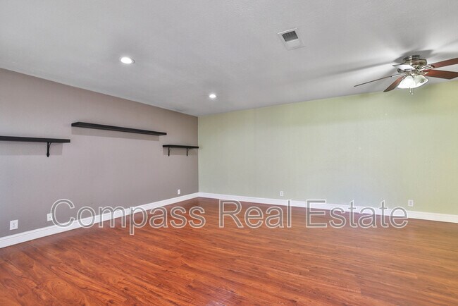 Building Photo - 31101 Fredi St