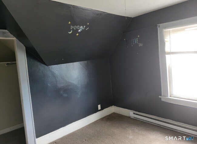 Building Photo - 784 Honeyspot Rd