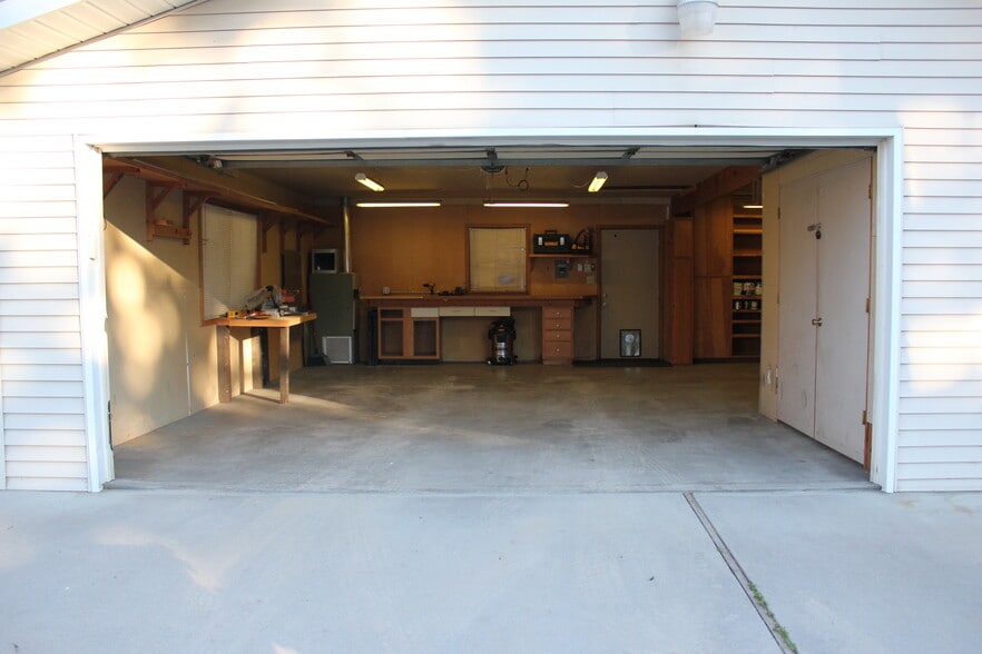 Building Photo - 1617 S Leadville Ave