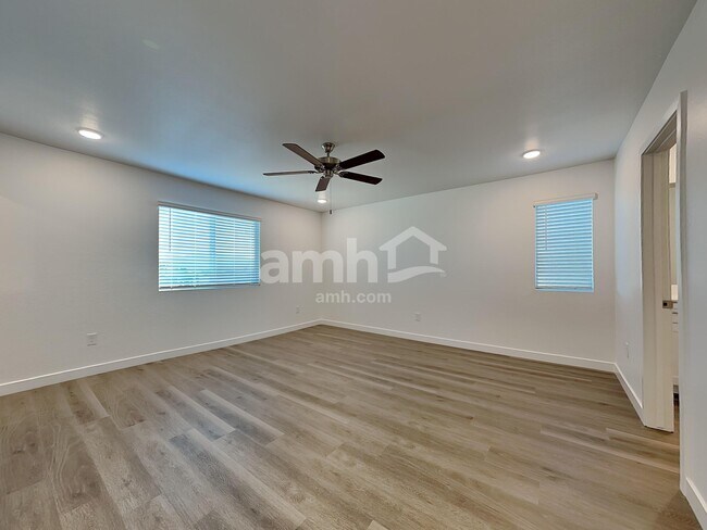 Building Photo - 9817 W Parkway Dr