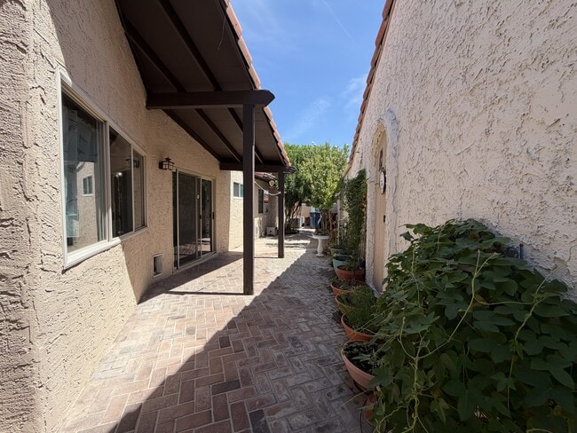 Building Photo - 2212 Plaza Del Prado