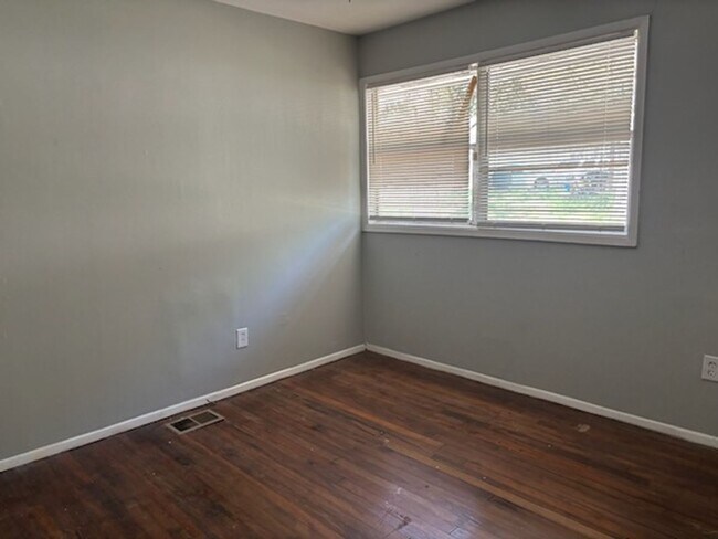 Building Photo - 2846 Marydale Dr