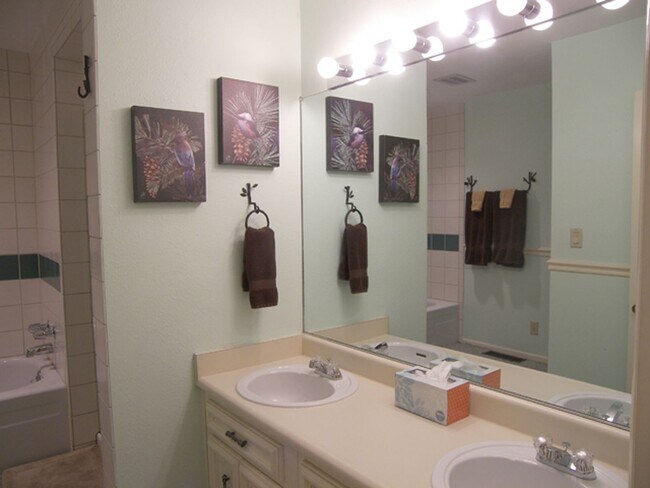 Building Photo - 3 Bedroom with a Summer Pool - Across from...