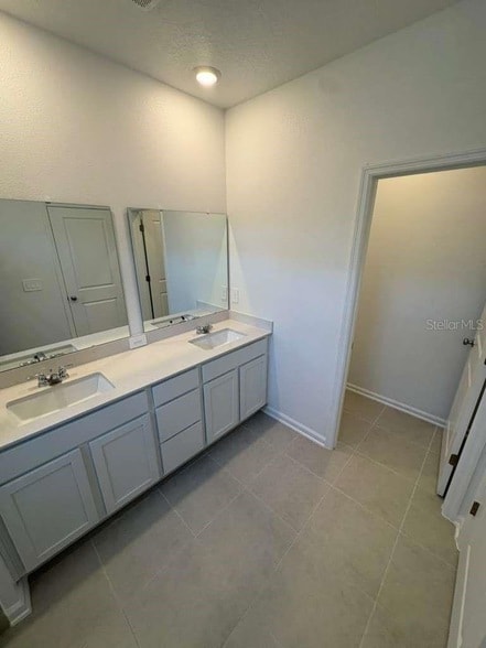 Building Photo - 2787 Skyline Lp