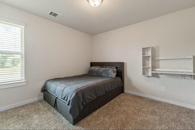 Building Photo - 12930 Royal Ann Wy