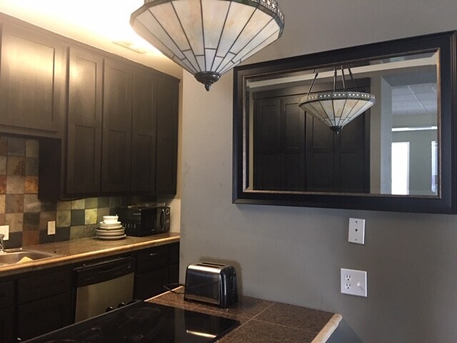 Building Photo - 31 E Center St