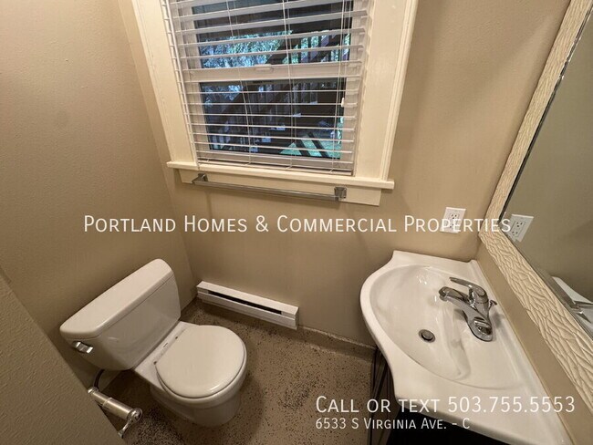 Building Photo - 6533 S Virginia Ave