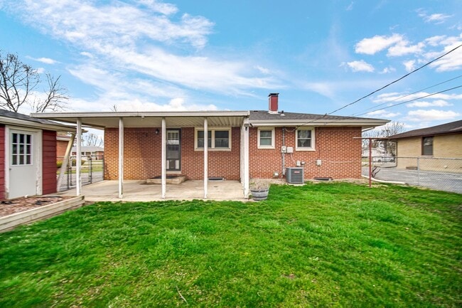 Building Photo - 944 N Jay Ave