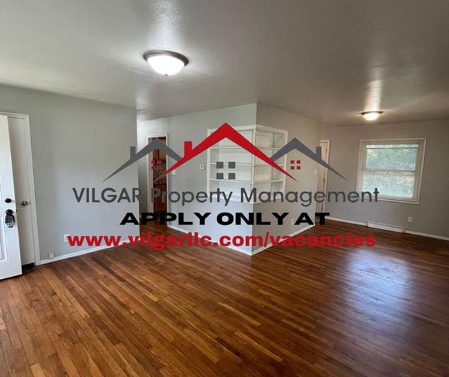 Building Photo - Beautiful 3 Bedrooms / 1 Bath Home in Gary...