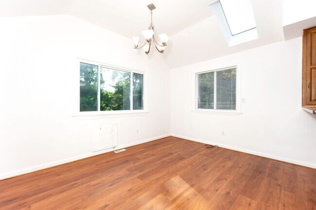 Building Photo - Gorgeous 5BR/3FB Bethesda Home - Spacious ...
