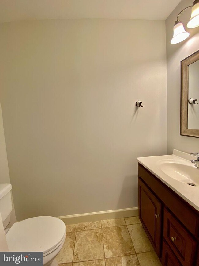 Building Photo - 2110 Eluna Ct