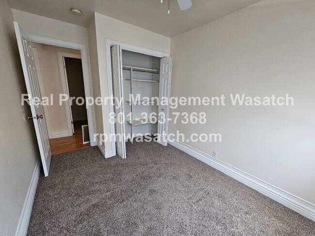 Building Photo - Move In Special!  1/2 Off First Months Rent  Check Out This 3 bed, 2 bath Condo with Hardwood Flo...