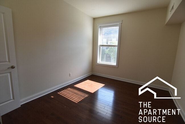 Building Photo - 3804 N Pine Grove Ave