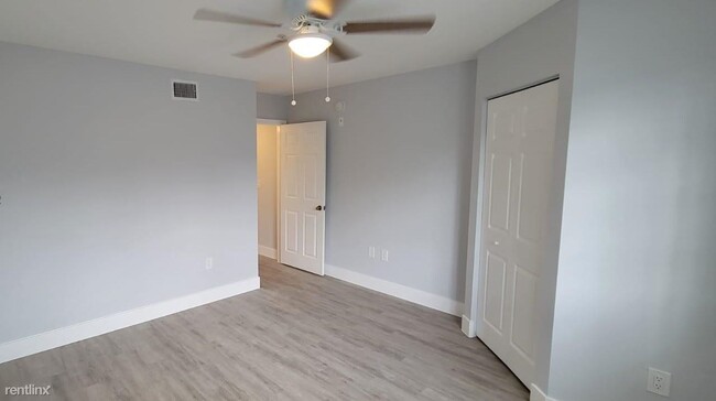 Building Photo - 2 br, 2 bath Condo - 140 SW 117th Ave # 1009