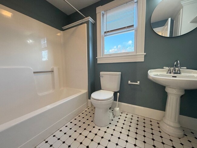 Building Photo - 5826 Railroad Ave