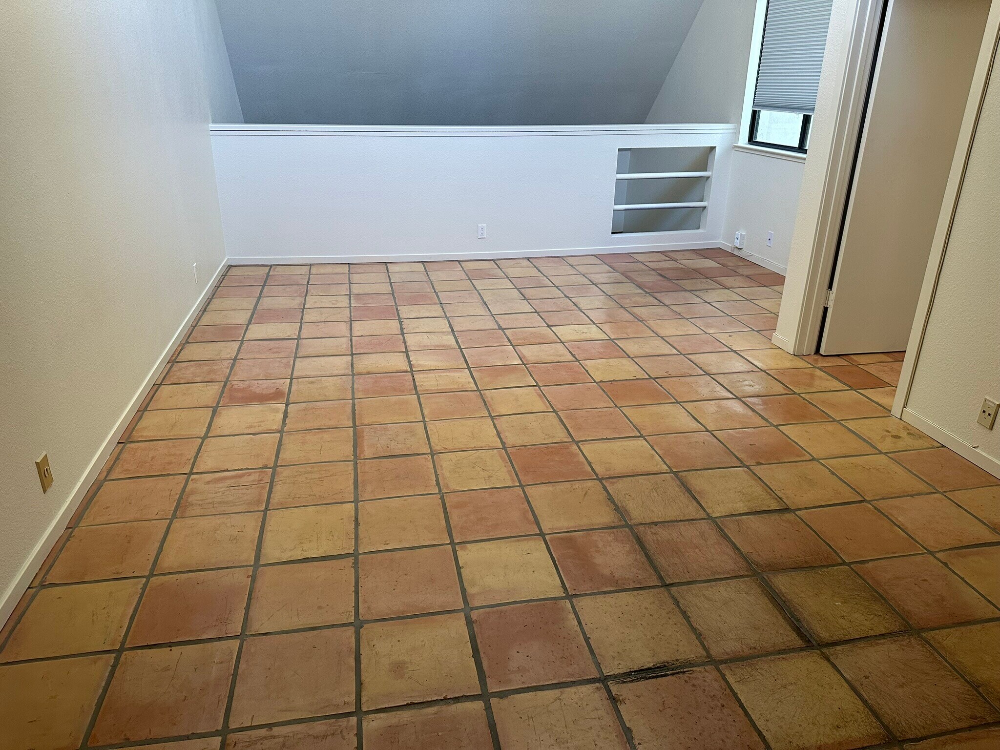 Building Photo - 909 Alvarado Ave
