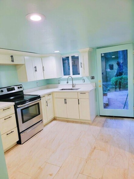 Kitchen - 244 McKee Rd