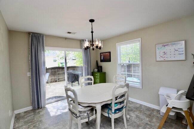 Building Photo - 1116 Waverly Pl Dr