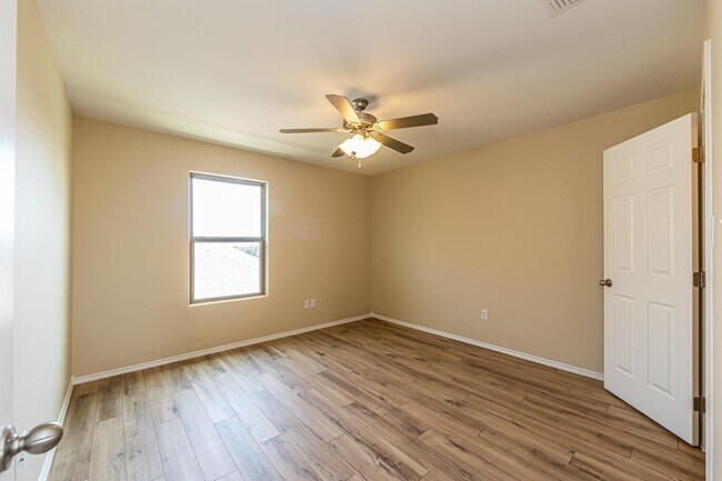 Building Photo - 11234 Sierra Gorda Dr