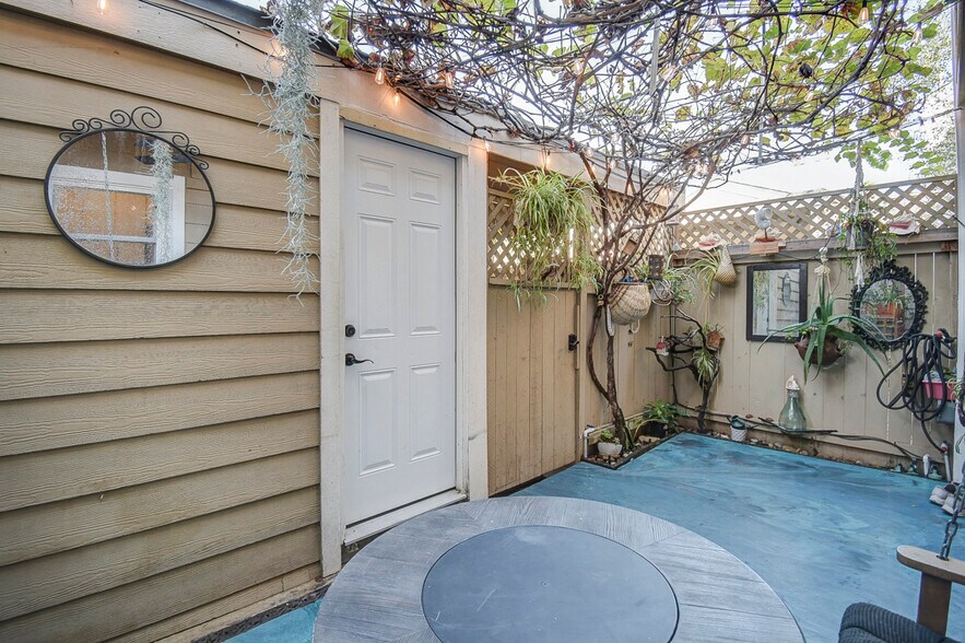 Building Photo - 11 Seamist Ct