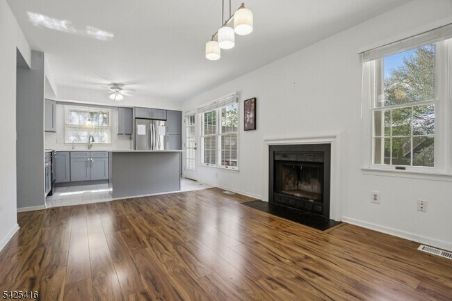 Building Photo - 14 Exeter Rd