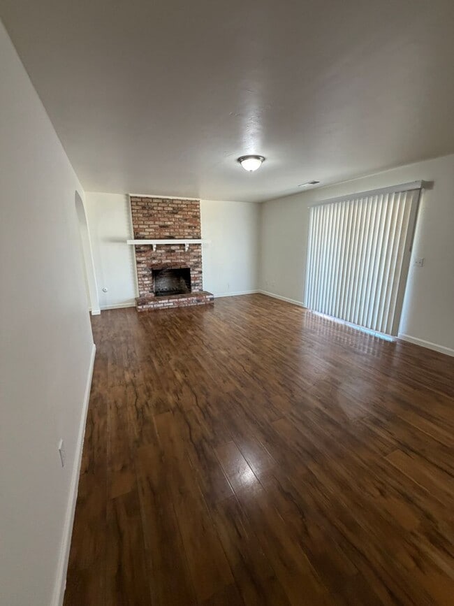 Building Photo - 2944 S Linda Vista St