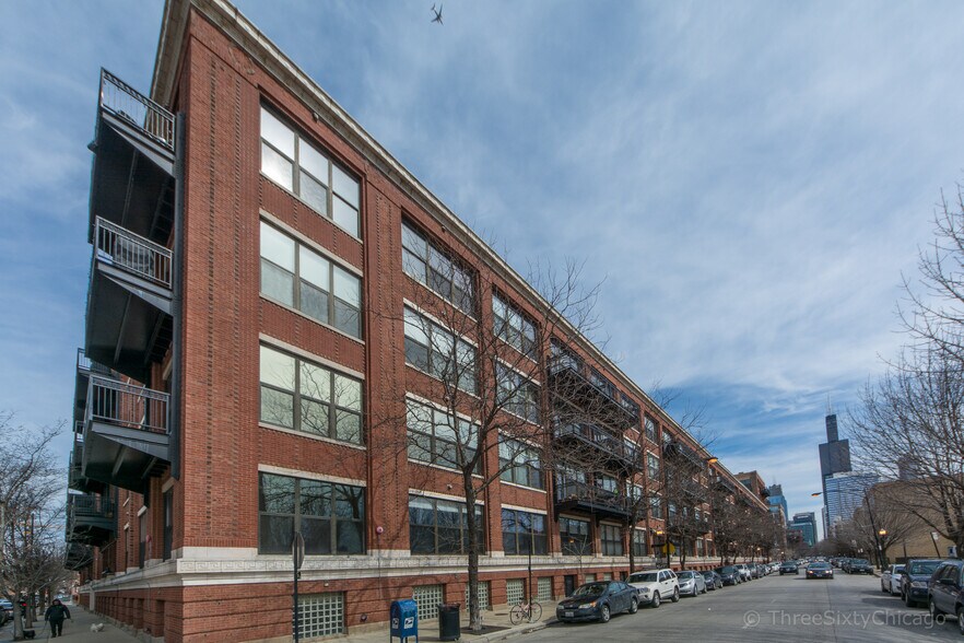 Building Photo - 1040 W Adams St