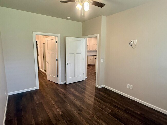 Building Photo - Beautiful 2 Bed 2 Bath!