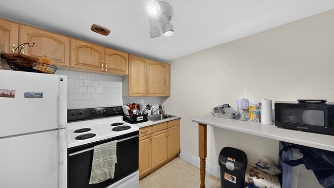 Building Photo - 1071 Beacon St