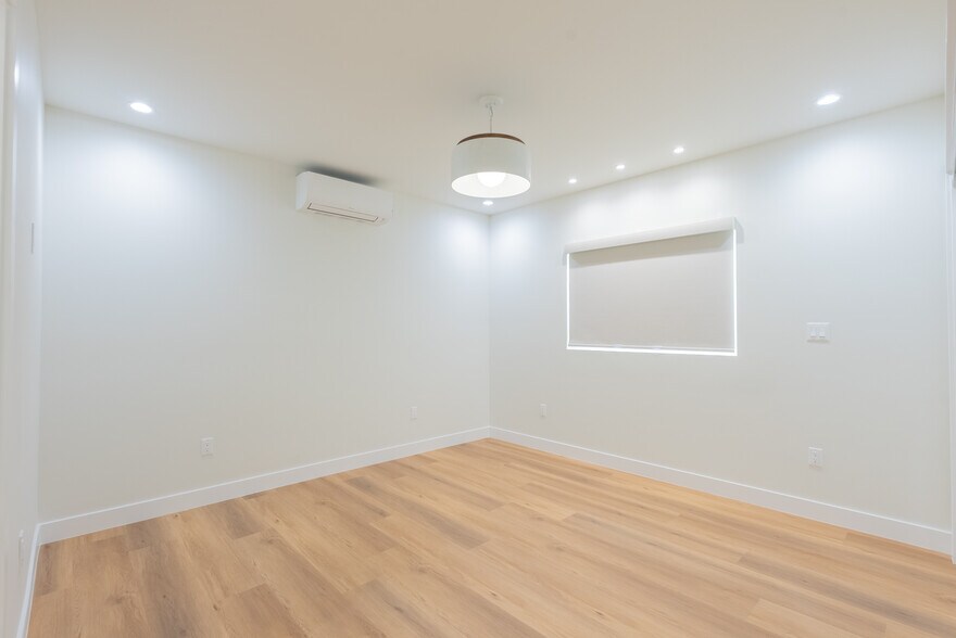 Master Bedroom - 14902 Hesby St