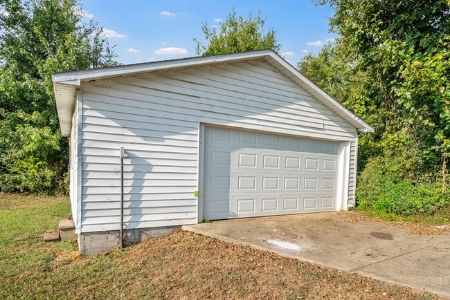 Building Photo - 1405 Barberry Pl