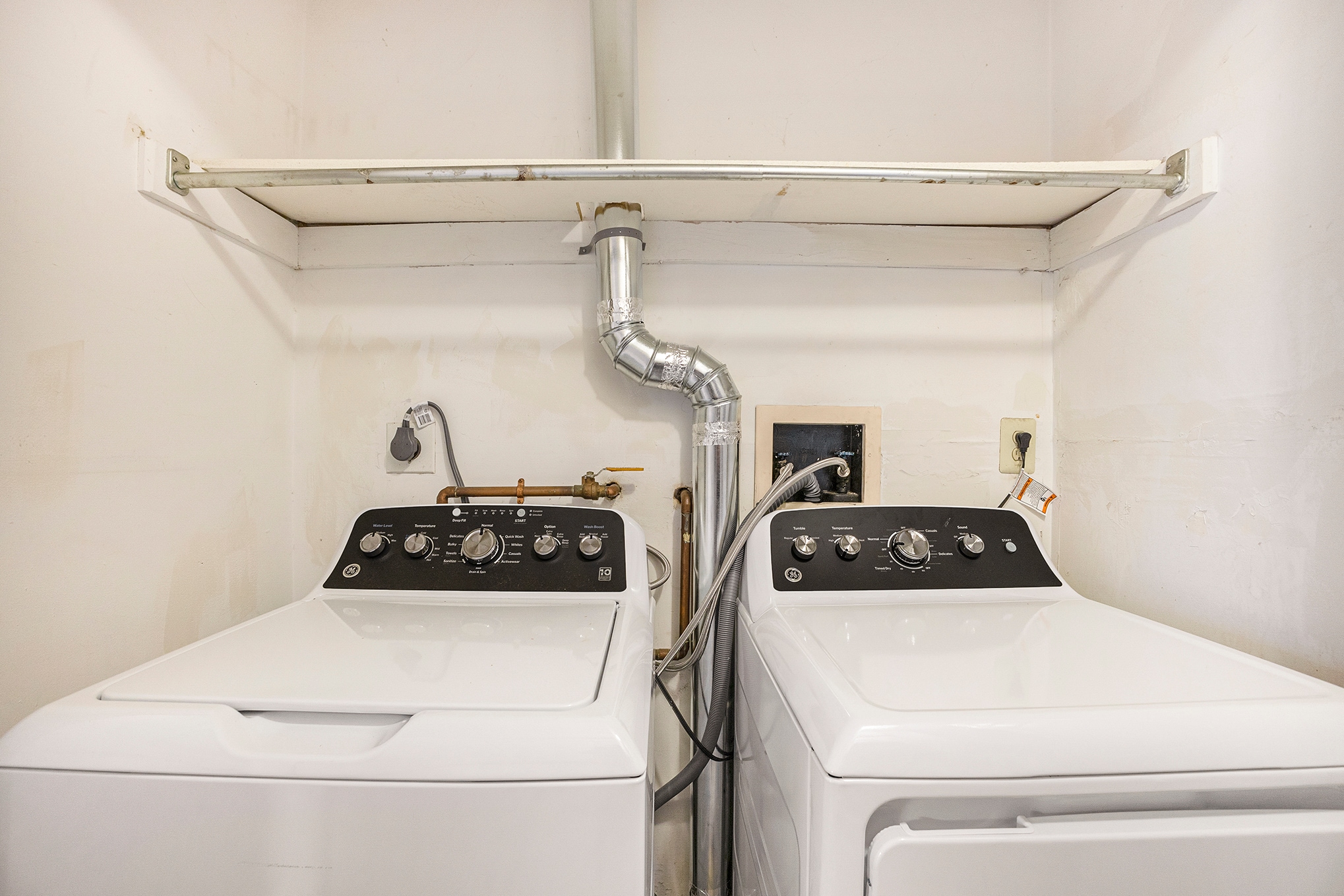 laundry set - 50 Rittenhouse Ct