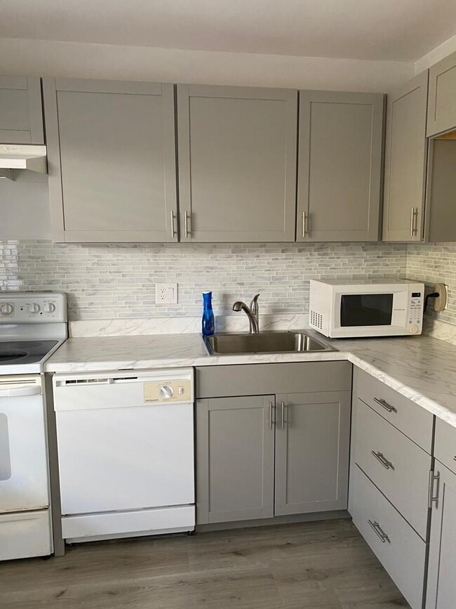 Building Photo - 19 Abbey Ln