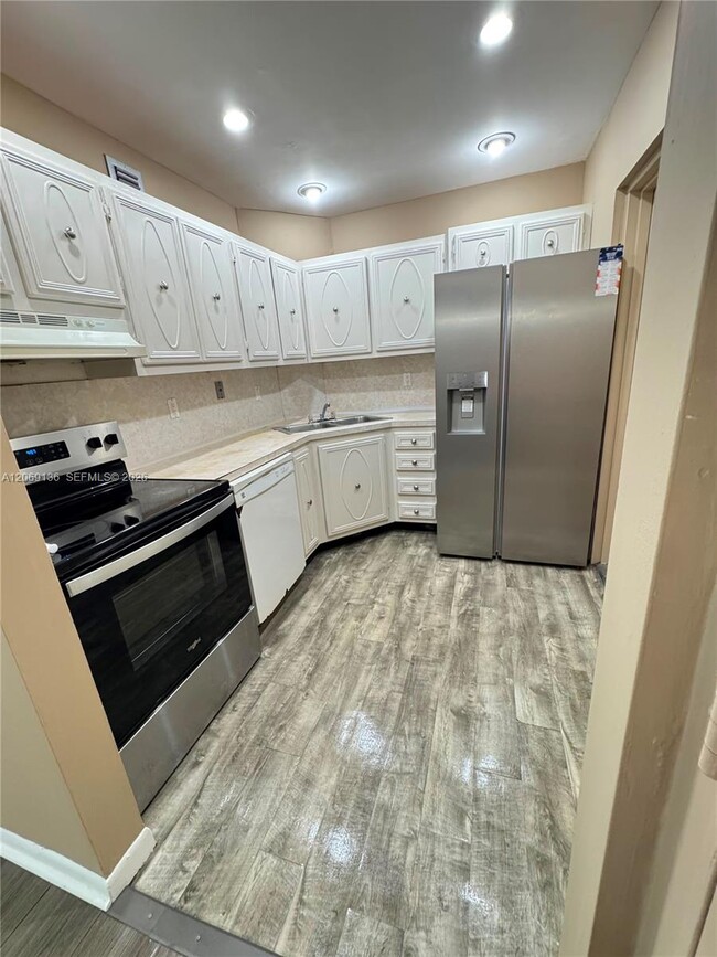 Building Photo - 3129 Oakland Shores Dr