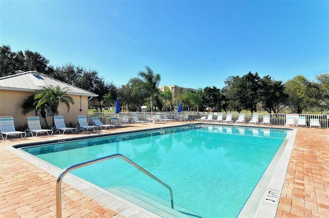 Building Photo - 4550 Pinebrook Cir