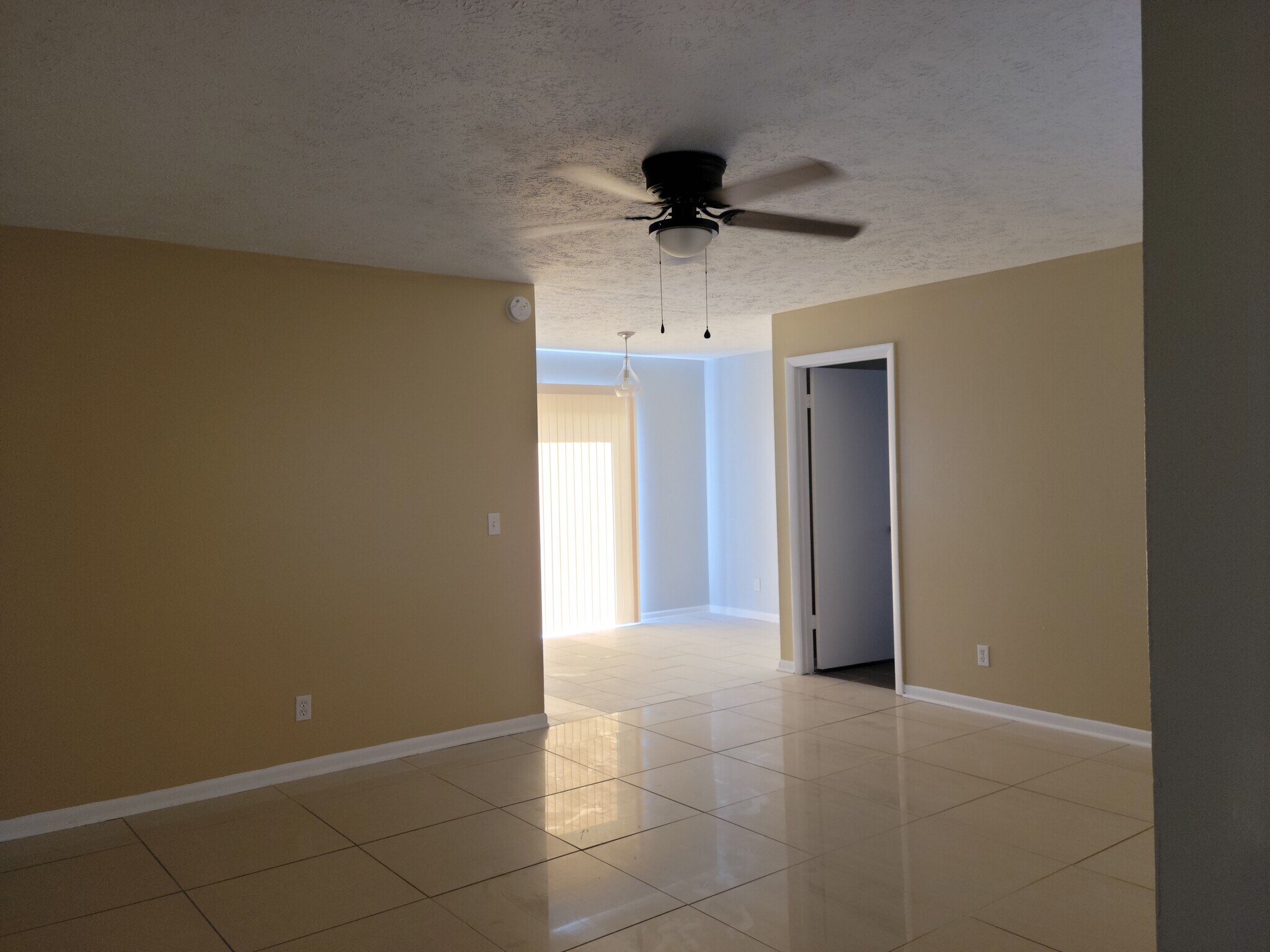 Building Photo - 8176 Old English Dr