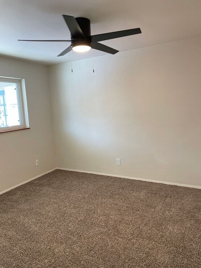 Building Photo - Great 2 Bed 1 Bath Speer/ Country Club