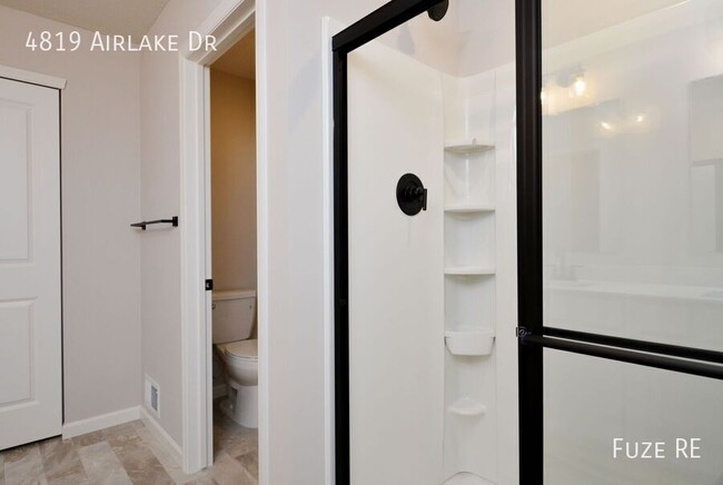 Building Photo - 4819 Airlake Dr