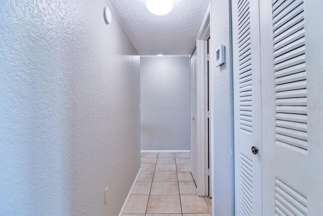 Building Photo - 900 Cove Cay Dr