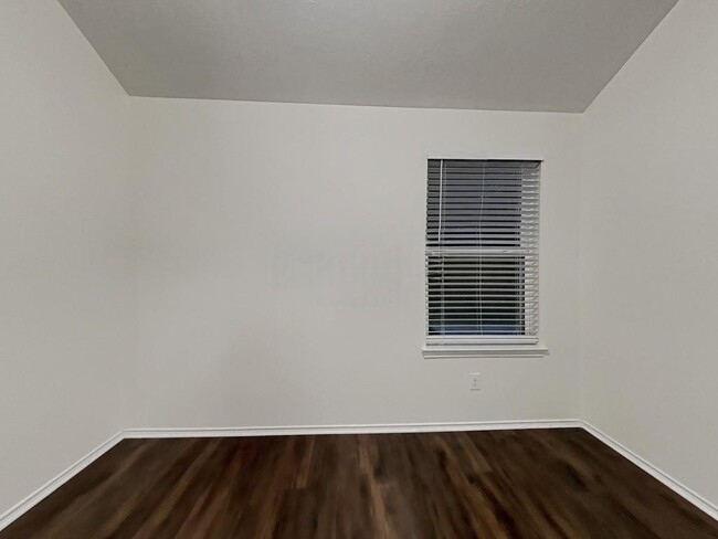 Building Photo - 2550 Riverway Dr