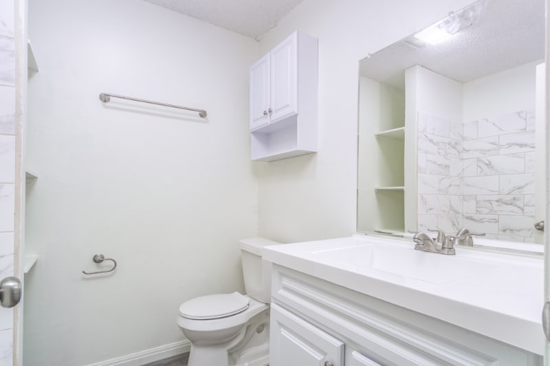 Building Photo - 3 Amanda