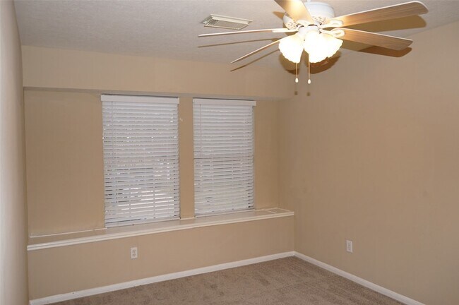 Building Photo - 18807 Timbers Dr