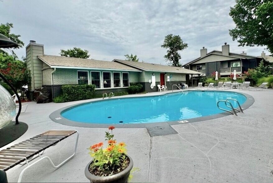 Building Photo - 9031 S Delaware Ave