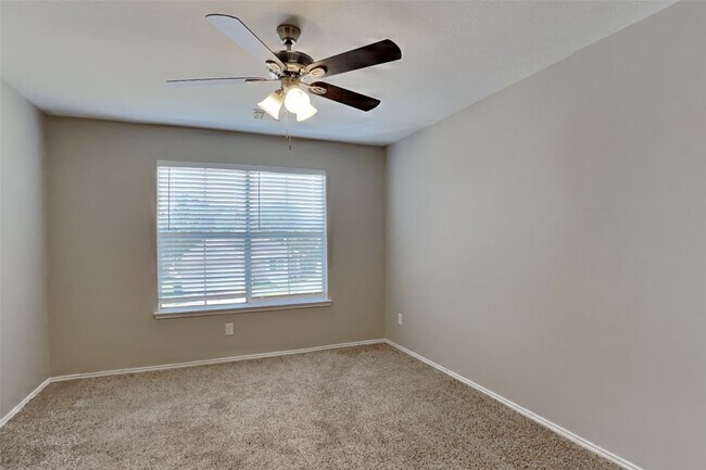 Building Photo - 17303 Davenway Dr