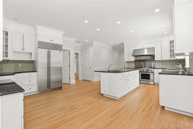 Building Photo - 5 Winthrop Hill