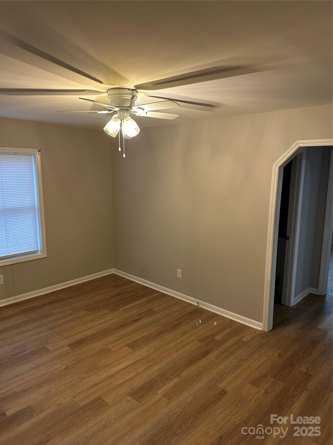 Building Photo - 816 E Catawba St