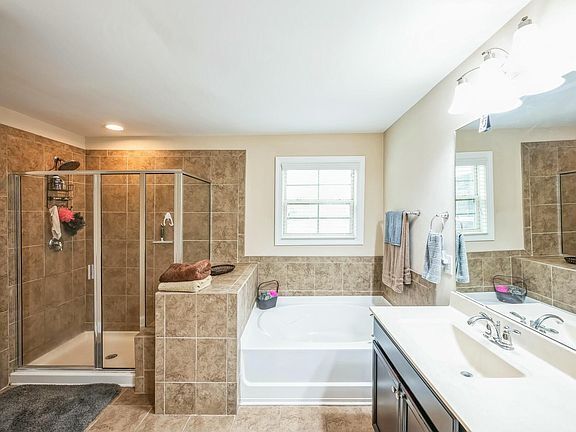 Building Photo - Build Equity While Leasing - Lease and Own...