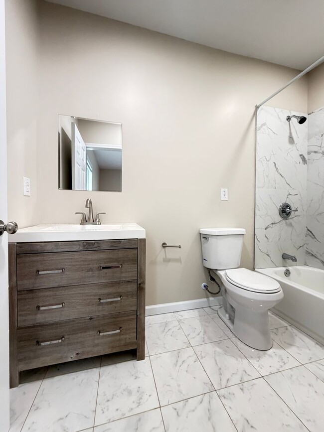 Building Photo - Marvelous 3 Bedroom and 2 Full Bath House!